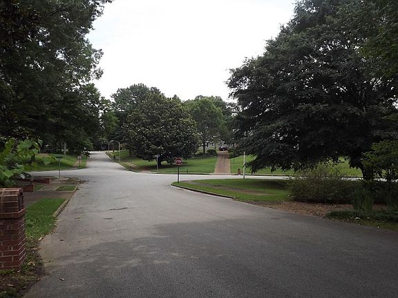 4th image of 5592 Glenwild Ave