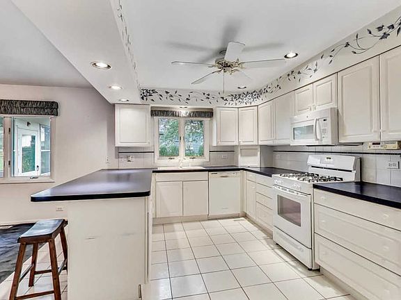 3rd image of 273 W Brantwood Ave