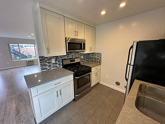5th image of 655 Westminster Ave #12