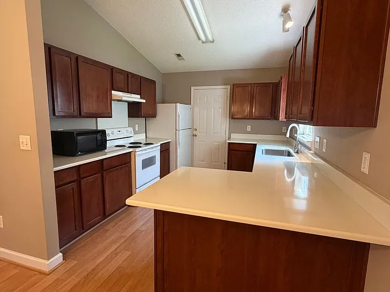 2236 Mancke Dr — Photo 5