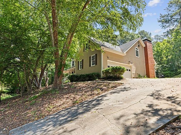 3rd image of 4162 Riverdale Dr