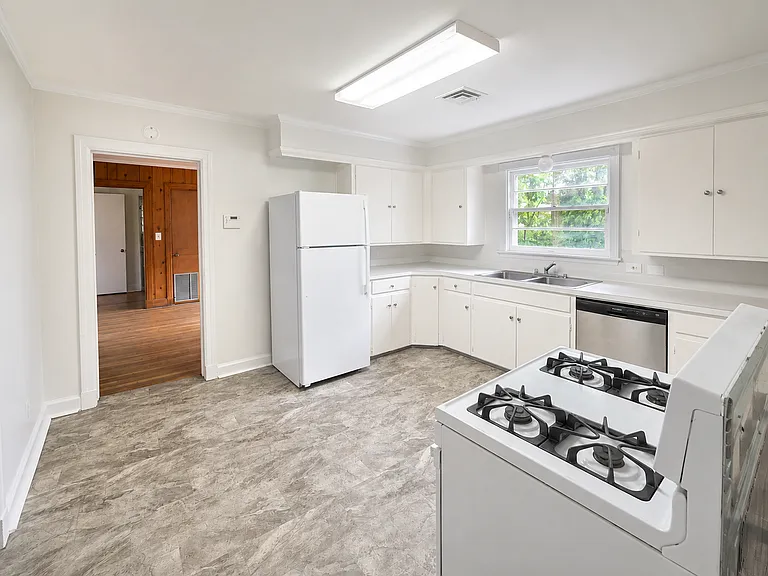 116 Oak Crest Dr — Photo 4