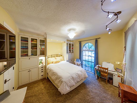 2nd image of 6109 Casa De Vida NE