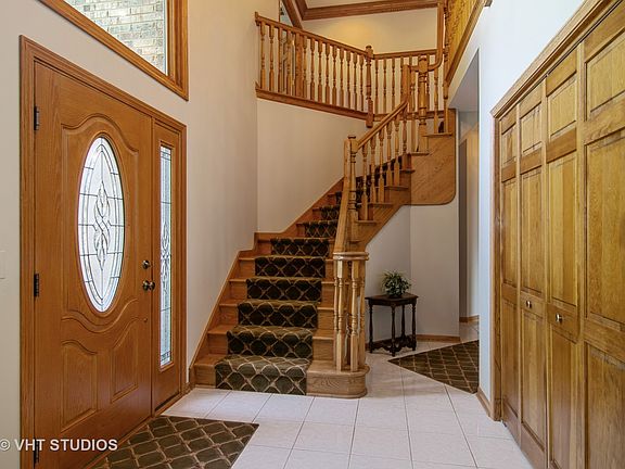 2nd image of 302 Warwick Ln
