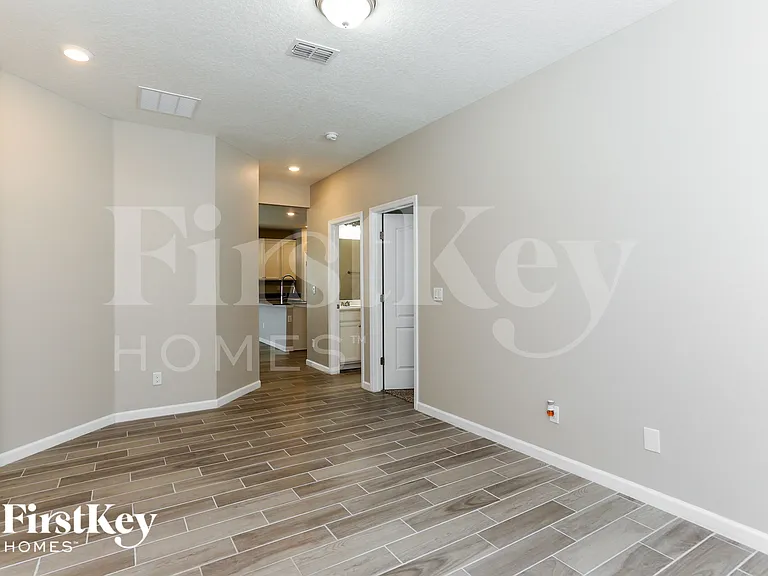 1633 Mathews Manor Dr — Photo 8