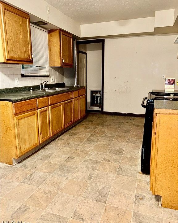 2nd image of 1052 Yukon Ave