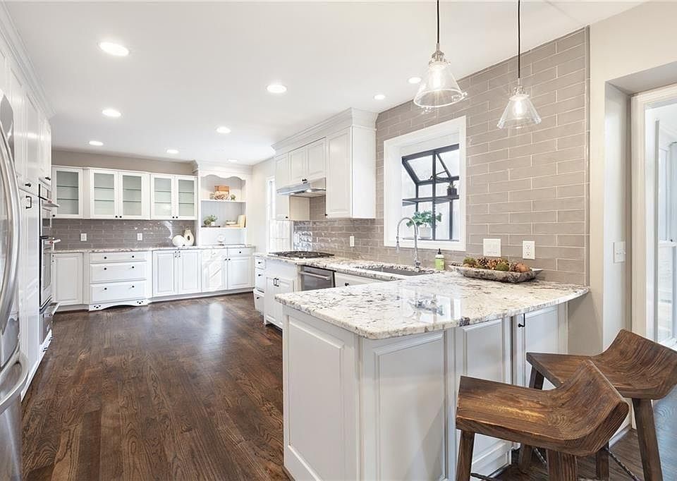 1st image of 1050 Lakemont Trce