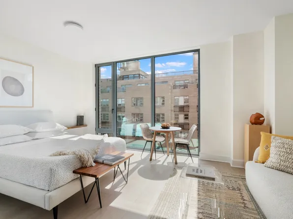 526 Union Avenue image 1 of 19