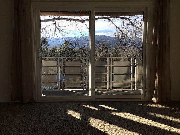  Balcony with big mountain views