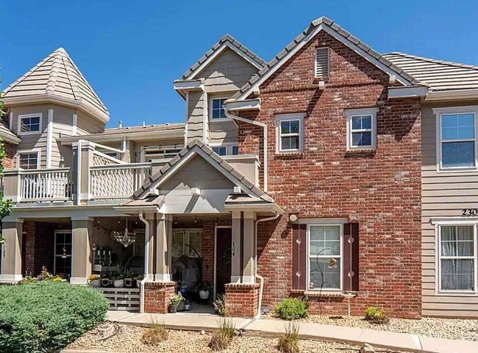 23024 E Ontario Dr
