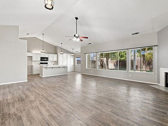 5th image of 3024 Pine St