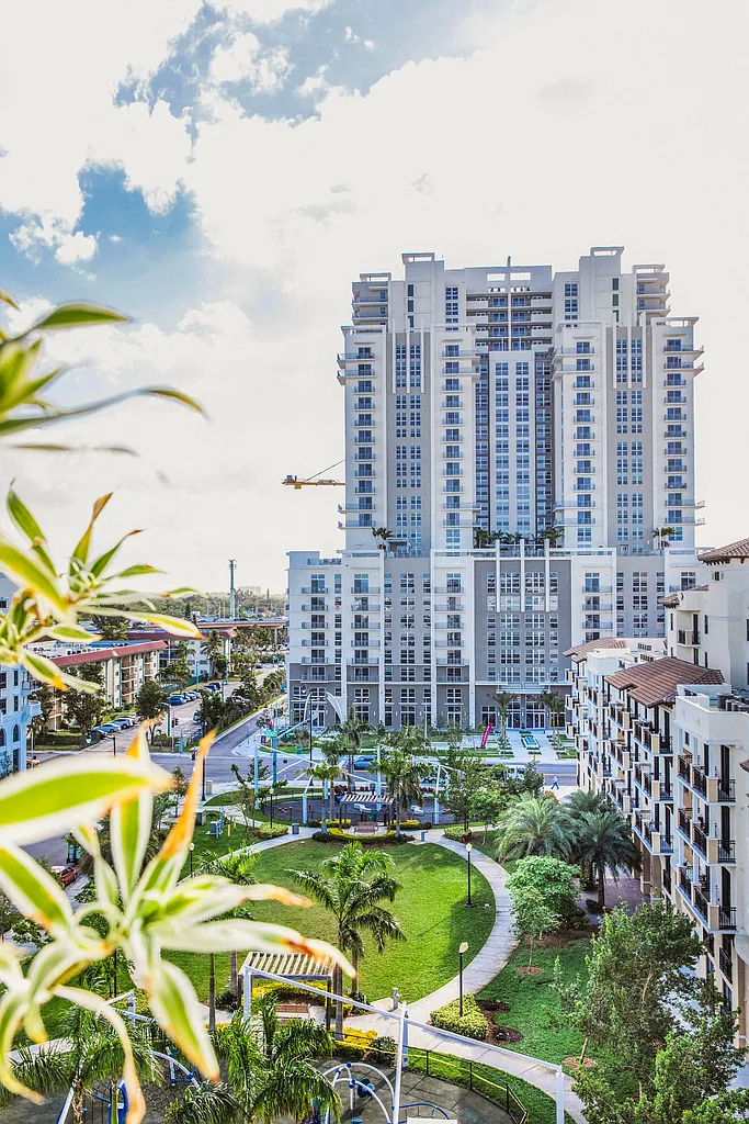 The Palmer Dadeland Apartments East — Photo 2