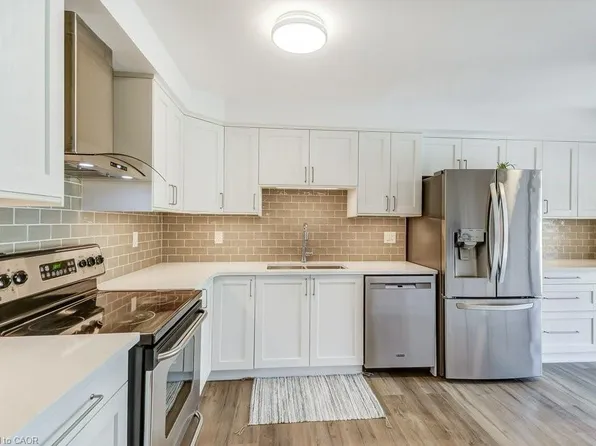 67 Caroline St S #9D, Hamilton, ON L8P 3K6