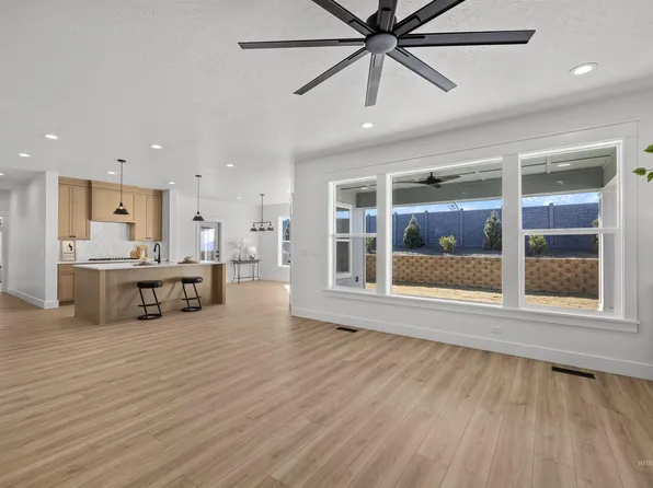 5687 S Snowden Ave, Meridian, ID 83642