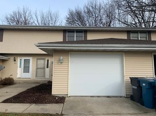 107 Deerpath Dr, Morris, IL 60450