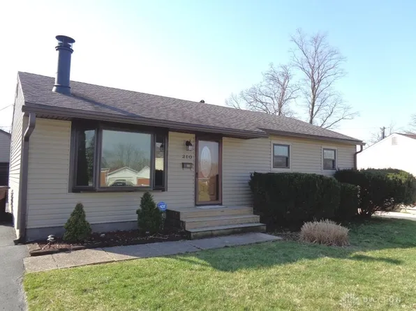210 Magnolia Ln, Fairborn, OH 45324