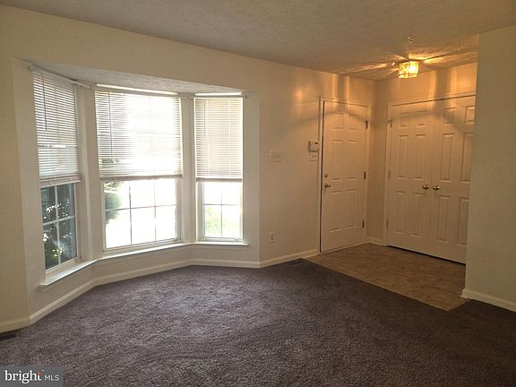 4th image of 422 Buttonwoods Rd