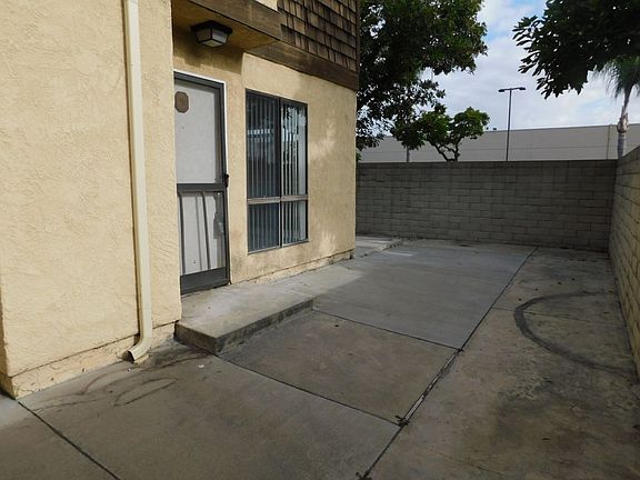 3rd image of 7961 Moonshadow Cir APT 4