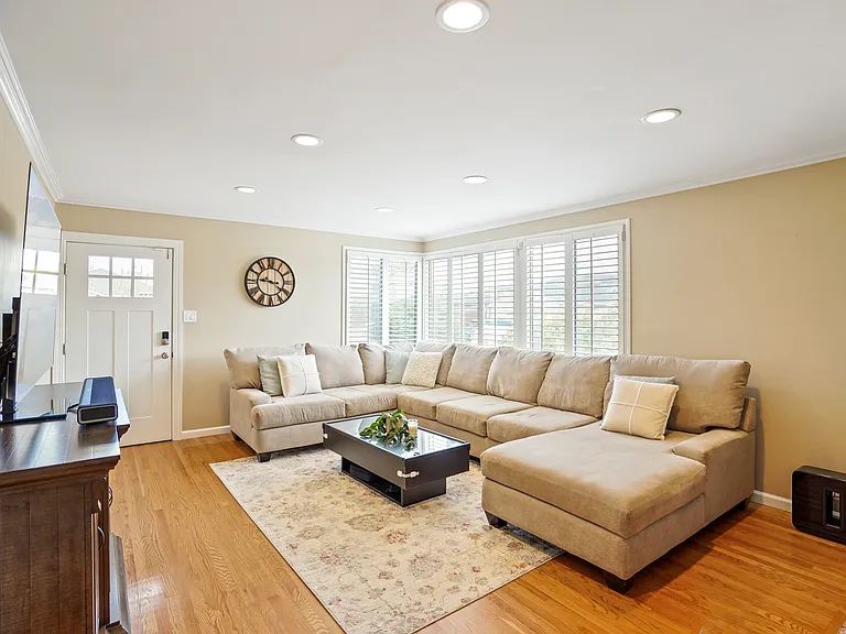 101 Manzanita Ave — Photo 5