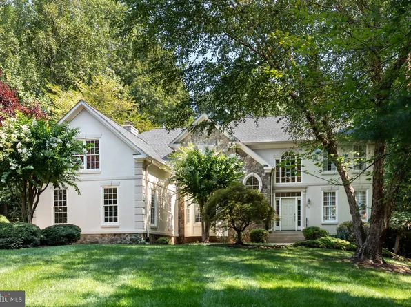 805 Sherlin Ln, Great Falls, VA 22066