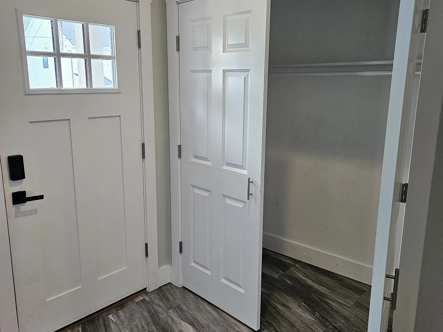 3 bed, 2.5 bath, 3600 sqft, $3,600 — Photo 3