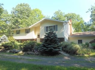 6220 Black Bear Rd, Cresco, PA 18326