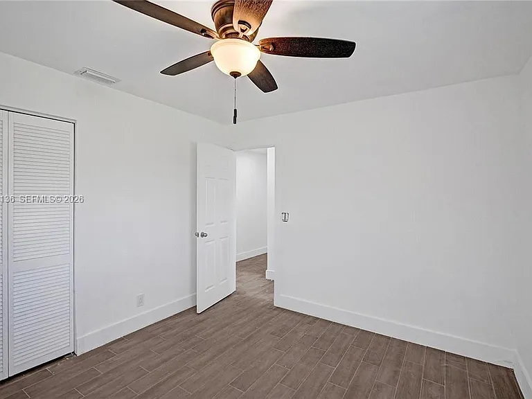 5701 SW 37th St — Photo 10