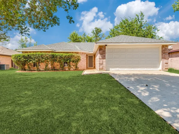 411 Buckskin Dr, Red Oak, TX 75154
