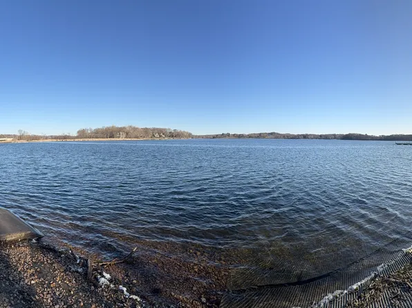 3290 N Shore Dr, Wayzata, MN 55391