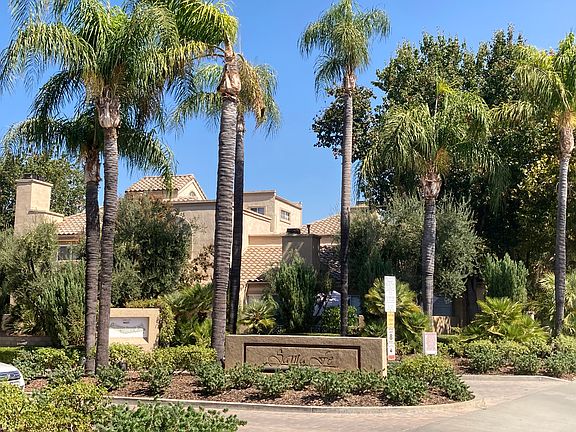 Santa Fe front entrance to complex