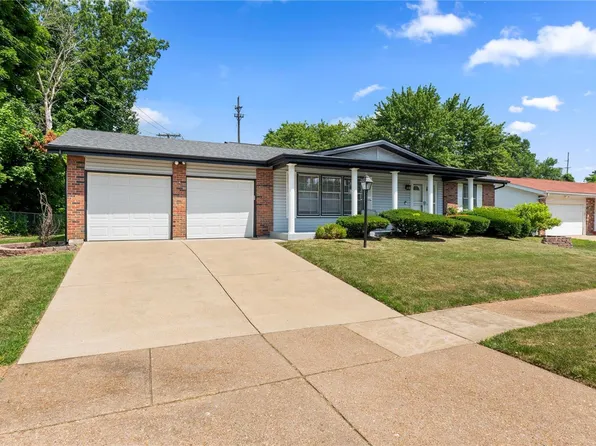 5801 Sir Edward Ln, Florissant, MO 63033