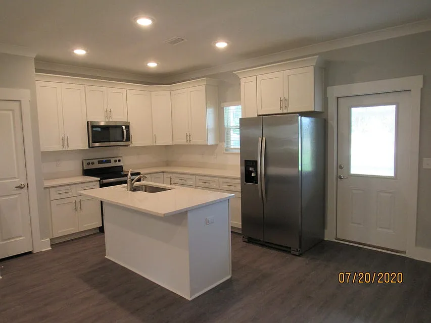 3 bed, 2.5 bath, 1485 sqft, $1,875 — Photo 3