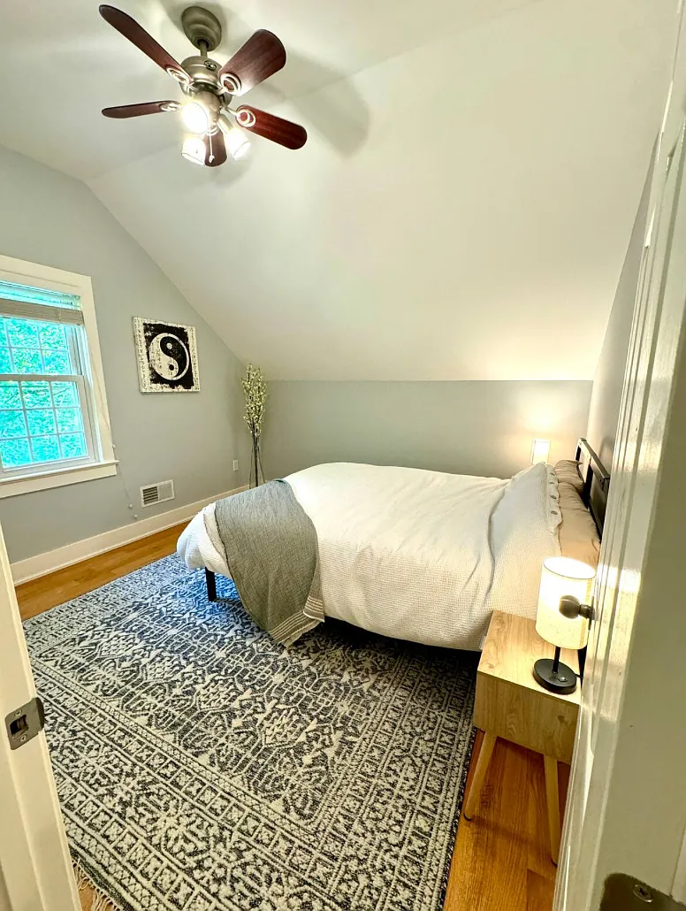 3 bed, 1900 sqft, $4,499 — Photo 1