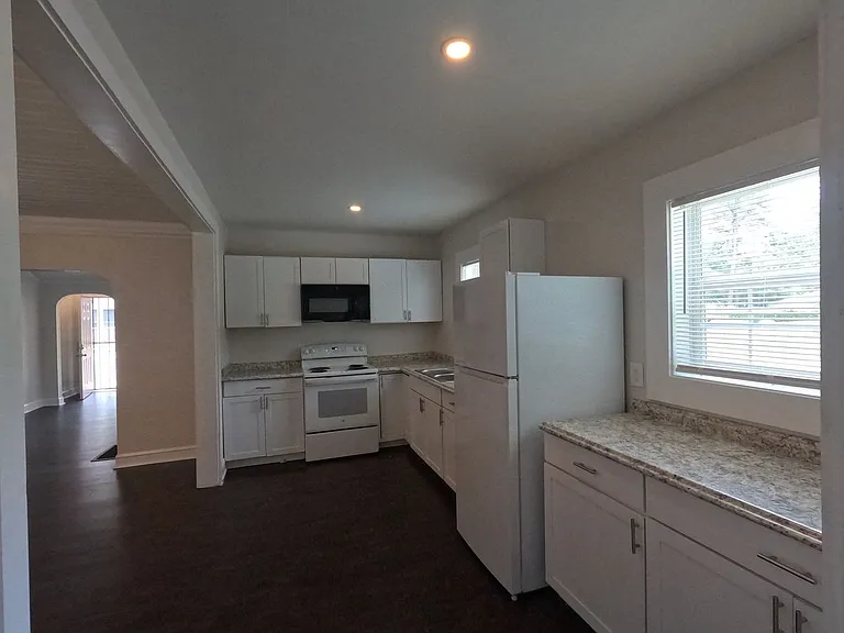 966 S Greer St — Photo 6
