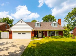 70 Hampton Rd, Grosse Pointe Shores, MI 48236