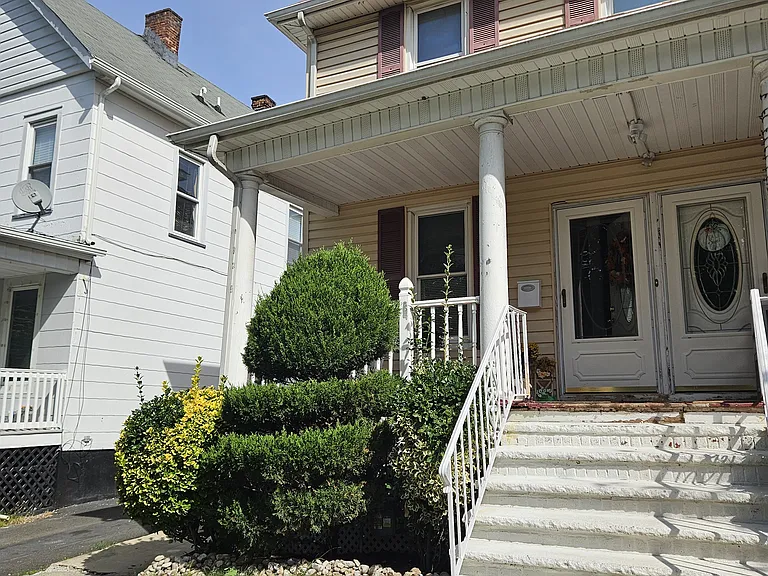 127 Dalton St — Photo 2