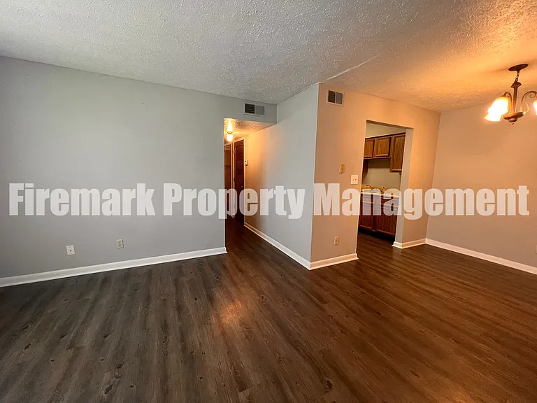 Pecan Manor Apartments — Photo 6