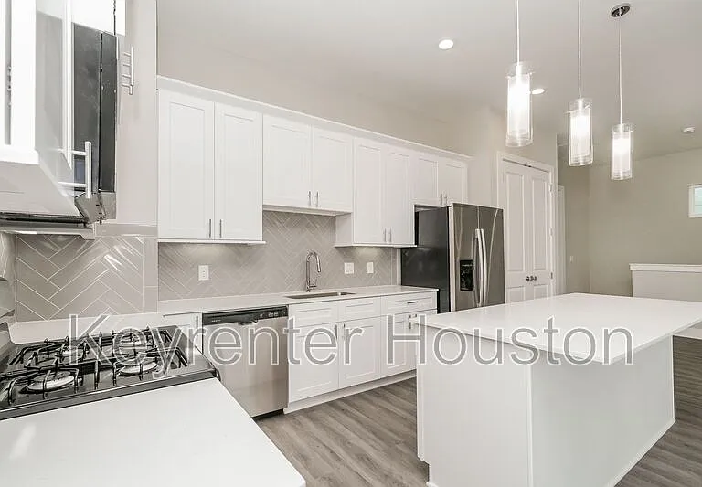 8318 Curry Rd — Photo 5