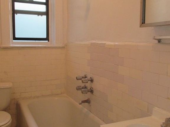 3rd image of 2216 38th St #1A