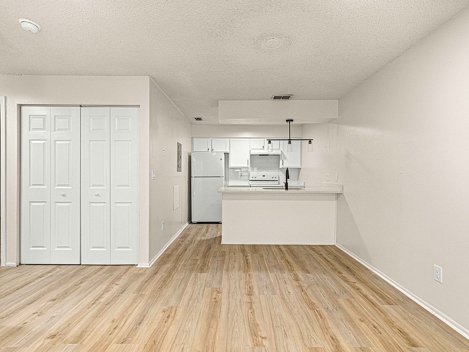 1st image of 5305 SE 28th Ln APT D
