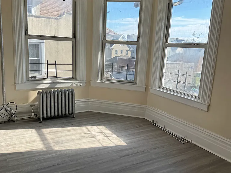1371 Gipson St #2 — Photo 2