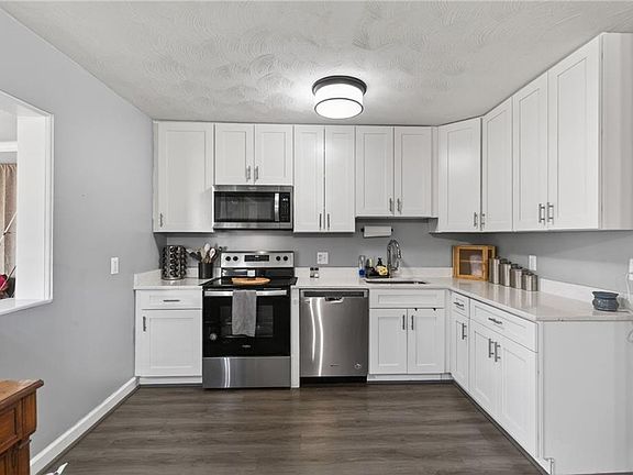5th image of 16 Marldale Dr