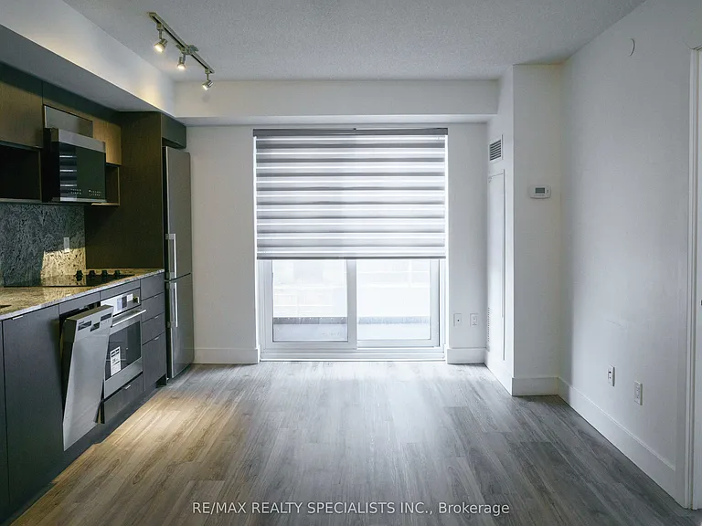 9 Mabelle Ave #326 — Photo 7