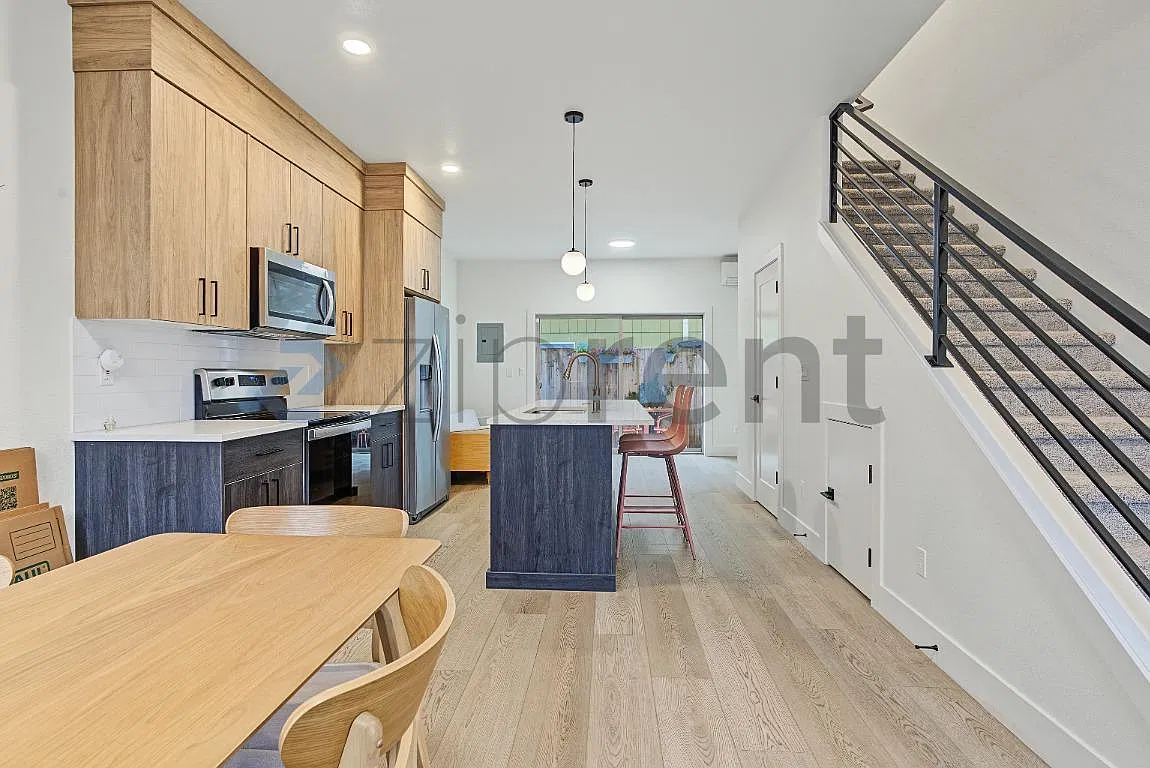 Peninsular Add — Photo 3