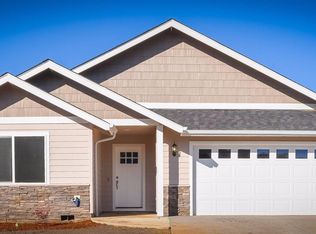 230 Retirement Ln, Cave Junction, OR 97523