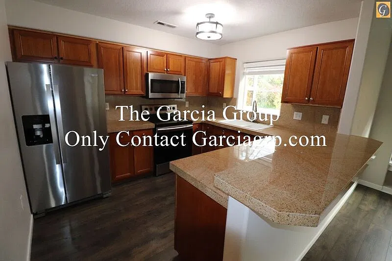 3 bed, 3.0 bath, 1756 sqft, $2,595 — Photo 3