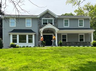 14 Ridings Rd, Northport, NY 11768