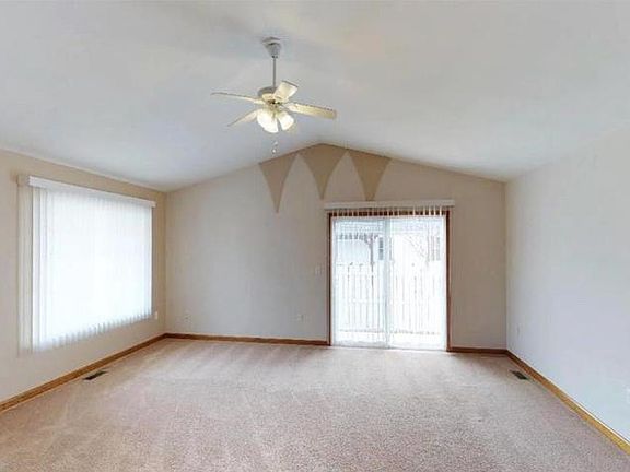 3rd image of 405 Jillian Dr