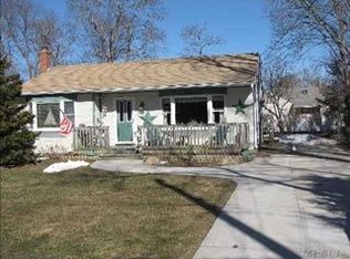 19 Kyle Rd, Hampton Bays, NY 11946