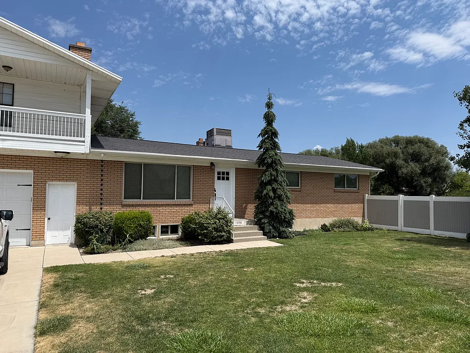 2394 W 700th St S